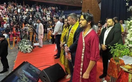 न्यूजीलैंड के प्रधानमंत्री डेविड ब्रीन बागेश्वर धाम के पंडित धीरेंद्र शास्त्री से मिले, सुनी हनुमान कथा