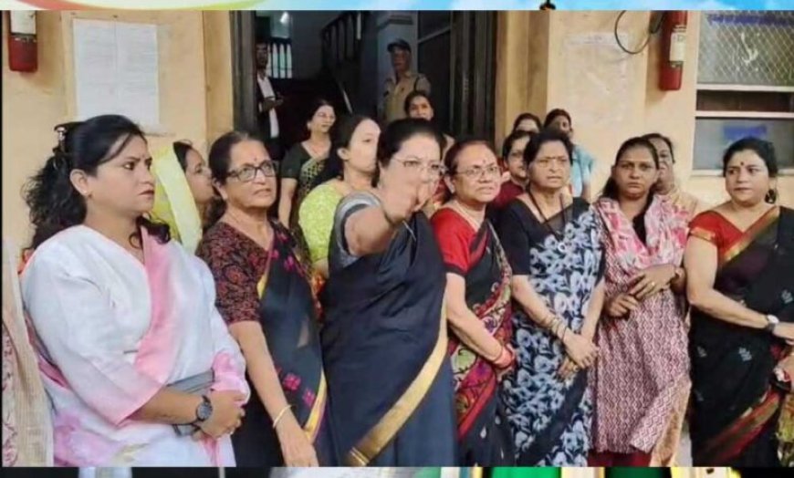 इंदौर भाजपा महिला मोर्चा ने कमिश्नर ऑफिस के सामने किया प्रदर्शन, कांग्रेस पार्षद कादरी को बर्खास्त करने की मांग