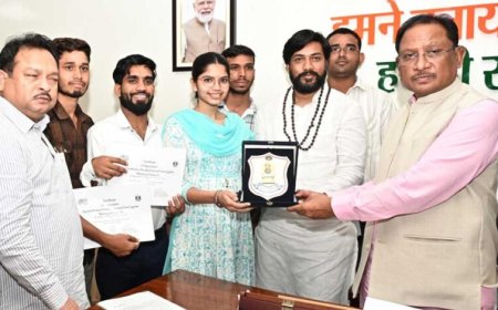 रायपुर : मुख्यमंत्री श्री विष्णुदेव साय से पंथी नृत्य दल ने की सौजन्य मुलाकात