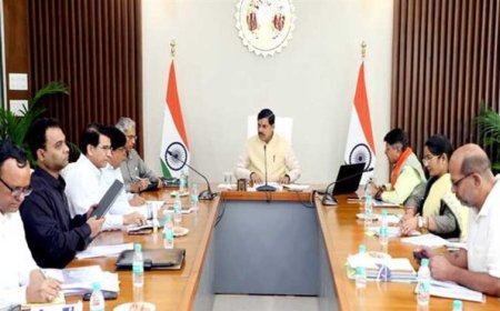 नगरीय क्षेत्रों में झुग्गी बस्तियों के विस्तार को नियंत्रित करने कार्य-योजना बनाई जाए : मुख्यमंत्री डॉ. यादव