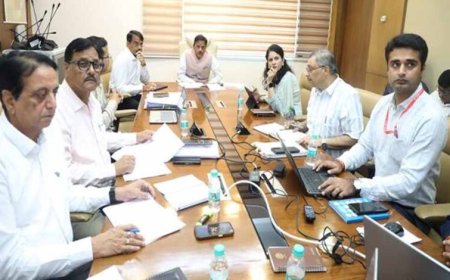 स्वास्थ्य अधोसंरचना विकास कार्यों की गति और गुणवत्ता सर्वोच्च प्राथमिकता : उप मुख्यमंत्री शुक्ल