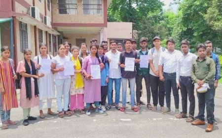 सैकड़ो की संख्या में अनुसूचित जाति जनजाति युवा छात्र संगठन के लोगों ने पुलिस अधीक्षक कार्यालय पहुंचकर सौंपा ज्ञापन