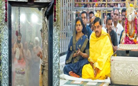 मुख्यमंत्री डॉ. मोहन यादव ने आज सपत्नीक बाबा महाकालेश्वर भगवान की भस्म आरती मे सम्मिलित हुए