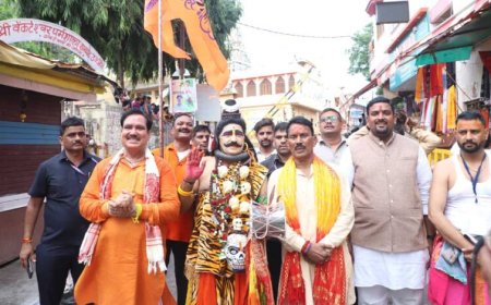 मुख्यमंत्री डॉ. यादव की मंशानुरूप  जनजातीय समूहों के कलाकारों ने सवारी में मनमोहक प्रस्तुतियां देकर किया बाबा श्रीमहाकाल का स्वागत