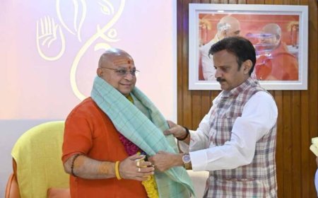 उपमुख्यमंत्री शुक्ल ने आचार्य बालकानंद गिरी से की सौजन्य भेंट