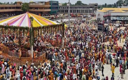 कुबेरेश्वरधाम में श्रद्धा की बाढ़, तीसरे सोमवार से पहले ही 1.25 लाख भक्तों ने किया अभिषेक