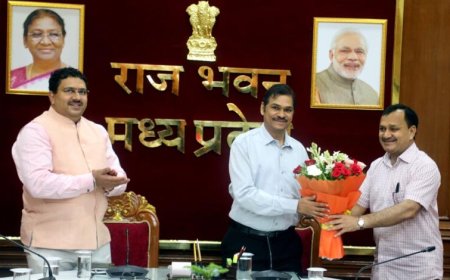 राज्यपाल के अपर मुख्य सचिव गुप्ता को विदाई, प्रमुख सचिव डॉ. कोठारी का हुआ स्वागत