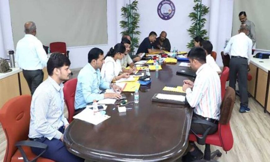 सरकारी नौकरी पाने की खुशी चेहरों पर झलकी