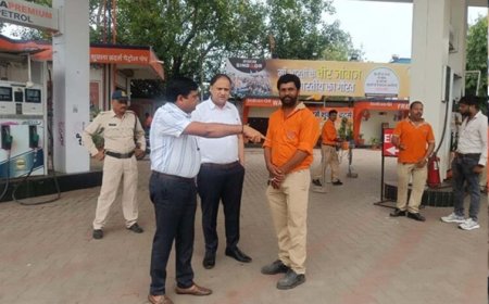 विधायक के परिजनों के पेट्रोल पंप पर नियमों की अनदेखी, बिना हेलमेट मिल रहा था पेट्रोल – प्रशासन ने दी चेतावनी