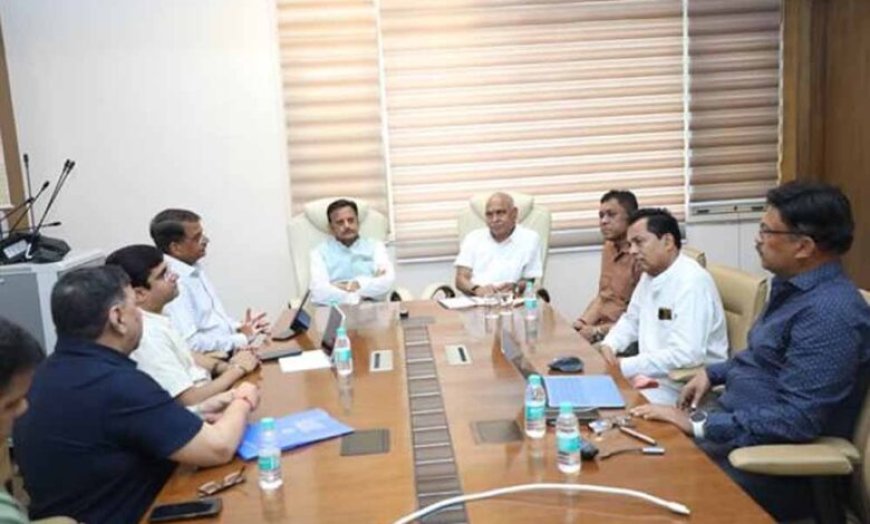 सरकार स्वास्थ्य सेवाओं को व्यापक एवं सुदृढ़ बनाने के लिए प्रतिबद्ध: उप मुख्यमंत्री शुक्ल