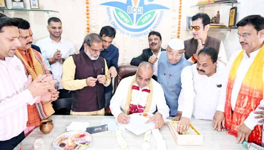 पूजा-पाठ के साथ गोविंद गोयल ने संभाला चेंबर ऑफ कॉमर्स का नेतृत्व