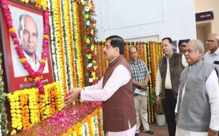 मुख्यमंत्री डॉ. यादव ने विधानसभा के पूर्व अध्यक्ष  यज्ञदत्त शर्मा की जयंती पर पुष्पांजलि अर्पित की