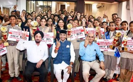 भोपाल के मेधावी विद्यार्थियों से मिले मंत्री  सारंग