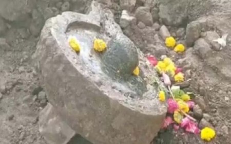 महाकालेश्वर परिसर में मिला एक और शिवलिंग, खुदाई में गुफानुमा रहस्य ने बढ़ाई उत्सुकता