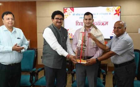 राज्यपाल के परिसहाय  नरेन्द्र रावत को दी गई भाव भीनी विदाई