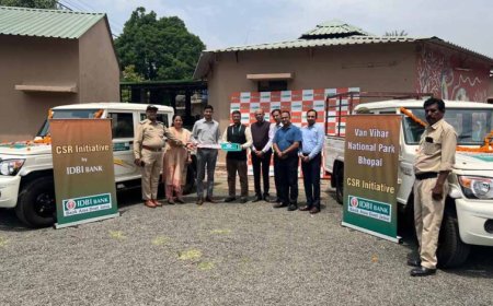 आई.डी.बी.आई. बैंक द्वारा दो बोलेरो कैम्पर वाहन का प्रदाय एवं बाघ का किया अंगीकरण