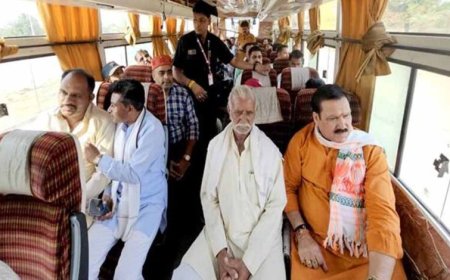मंत्री  टेटवाल सार्वजनिक बस से यात्रा कर अपने कार्य क्षेत्र पर पहुँचे
