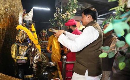 मुख्यमंत्री डॉ. यादव ने कमला पार्क स्थित शनि मंदिर में पूजा-अर्चना की