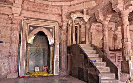 भोजशाला केस क्यों है अयोध्या-काशी से अलग? मां सरस्वती की रहस्यमयी मूर्ति से जुड़ी धार से लंदन तक की पूरी कहानी