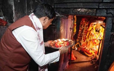 मुख्यमंत्री डॉ. यादव ने दंतेवाड़ा में मां दंतेश्वरी के दर्शन कर की सर्वकल्याण की प्रार्थना