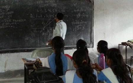 MP में स्कूल टीचर्स की भर्ती पर बड़ा फैसला, ग्वालियर हाईकोर्ट ने अंग्रेजी अनिवार्यता पर सुनाया अहम आदेश