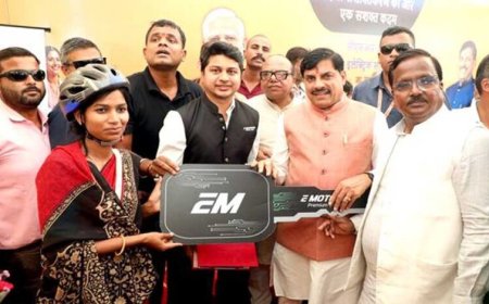 ई-साइकिलों के प्रयोग से महिला कर्मयोगियों को मिलेगी शक्ति : मुख्यमंत्री डॉ. यादव
