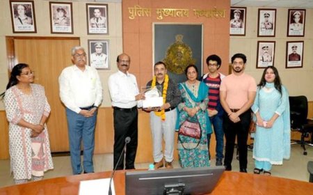 पुलिस मुख्यालय परिवार द्वारा 4 सेवानिवृत्त़ कर्मचारियों को दी गई भावभीनी विदाई
