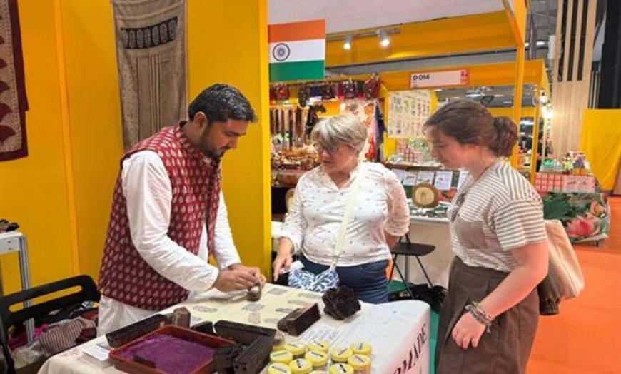 पेरिस में बिखरी मध्यप्रदेश के बाग प्रिंट की आभा