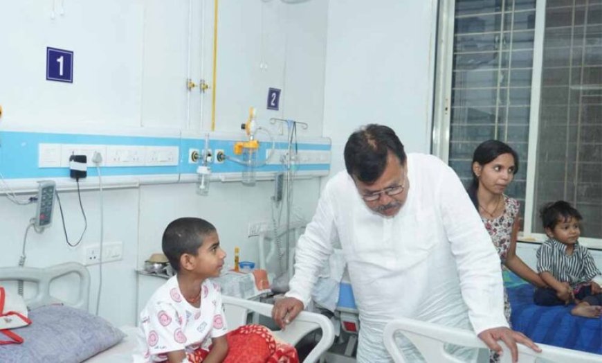 ऊर्जा मंत्री  तोमर ने रात में किया सिविल अस्पताल हजीरा, बिरला नगर सहित विद्युत केन्द्रों का औचक निरीक्षण