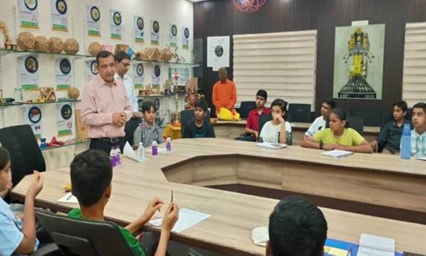 विद्यार्थियों ने समझे एयरोडायनामिक्स के वैज्ञानिक सिद्धांत