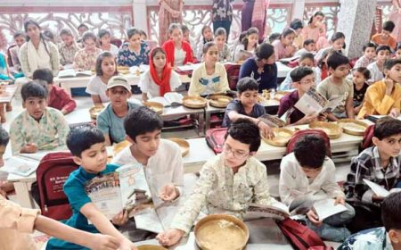 गर्मियों की छुट्टियों में जैन बच्चे सीख रहे सात्विक जीवन का पाठ — अभिषेक पूजा से शुरू होती है हर सुबह