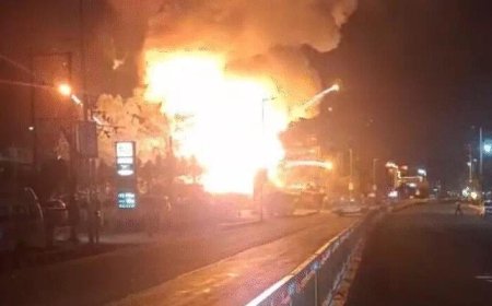 बैरागढ़ रोड पर पटाखा दुकान में भीषण आग, धमाकों से दहला इलाका; 70 फीट तक उठीं लपटें