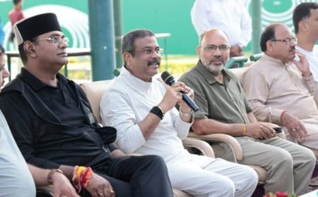 केंद्रीय शिक्षा मंत्री प्रधान ने शूटिंग अकादमी में खिलाड़ियों से किया संवाद