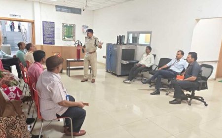 पुलिस मुख्यालय में सुरक्षाकर्मियों को दिया फायर सेफ्टी का प्रशिक्षण
