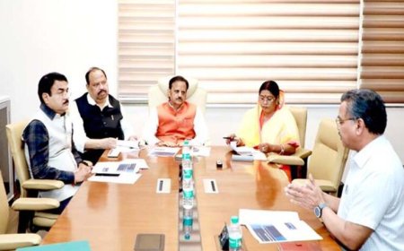 उप मुख्यमंत्री  शुक्ल की अध्यक्षता में मेगा स्वास्थ्य सेवा अधोसंरचना प्रोत्साहन नीति-2026 के प्रारूप पर मंत्रिपरिषद समिति ने किया विमर्श