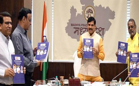 मुख्यमंत्री डॉ. यादव ने आपदा में बचाव पर ब्रेल लिपि में प्रकाशित पुस्तक का किया लोकार्पण