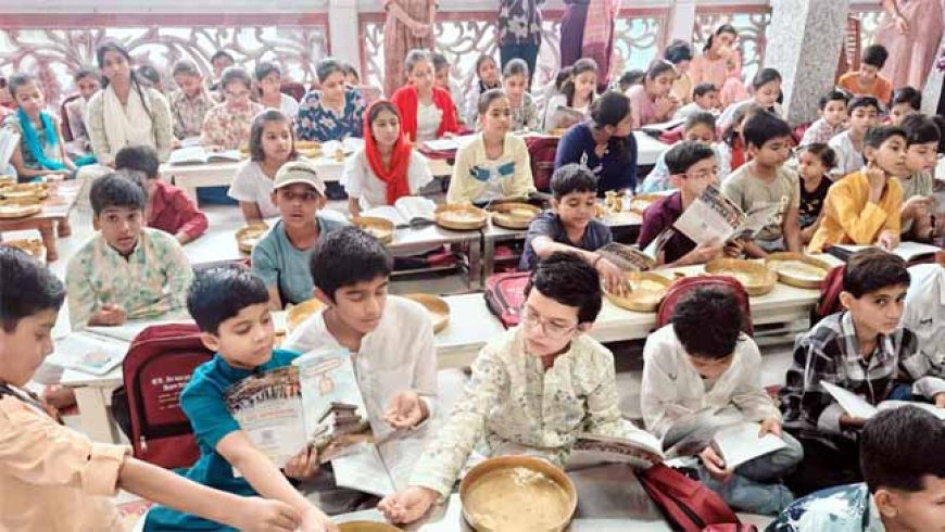 गर्मियों की छुट्टियों में जैन बच्चे सीख रहे सात्विक जीवन का पाठ — अभिषेक पूजा से शुरू होती है हर सुबह
